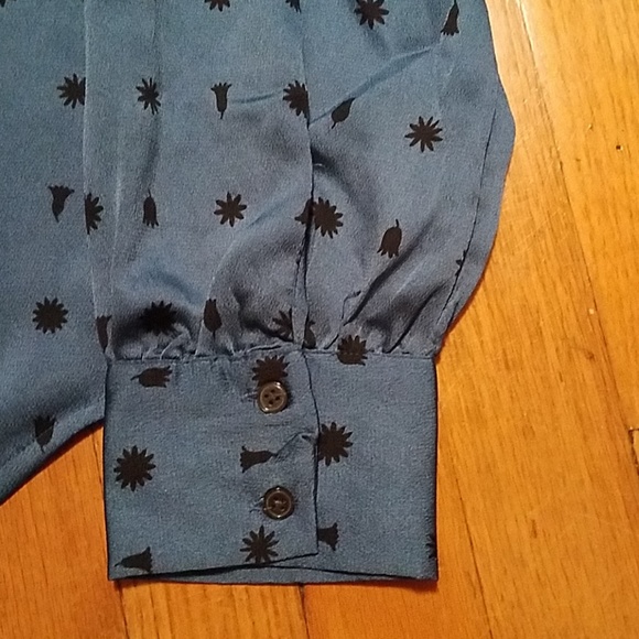 SOLD Ann Taylor Geo Piped Covered Button Blouse - Picture 5 of 7